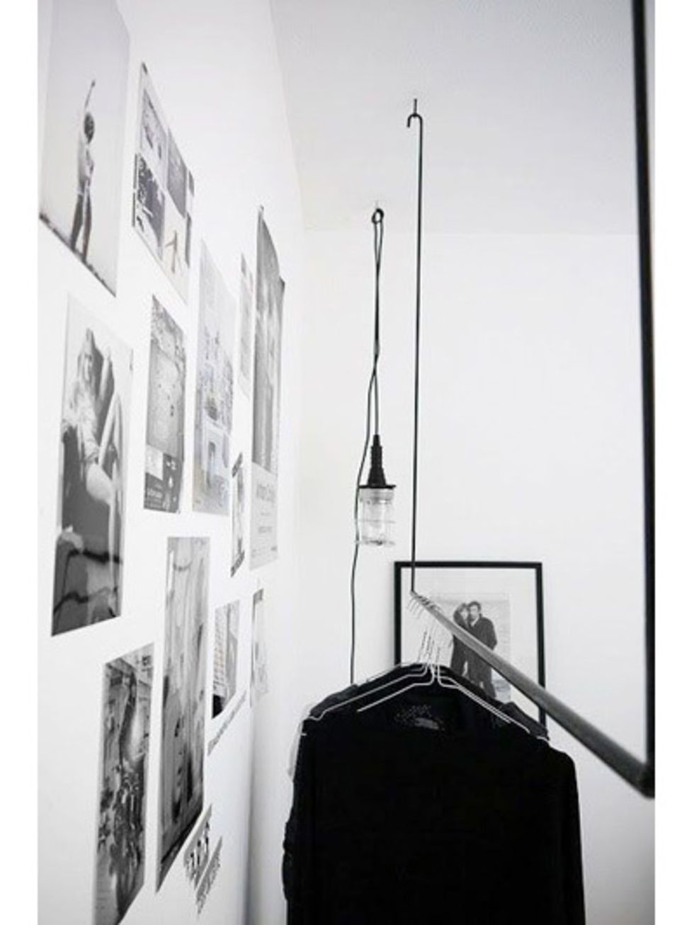 Monochrome photography, Wall, Black-and-white, Monochrome, Luggage and bags, Baggage, Exhibition, Collection, Art gallery, Visual arts, 