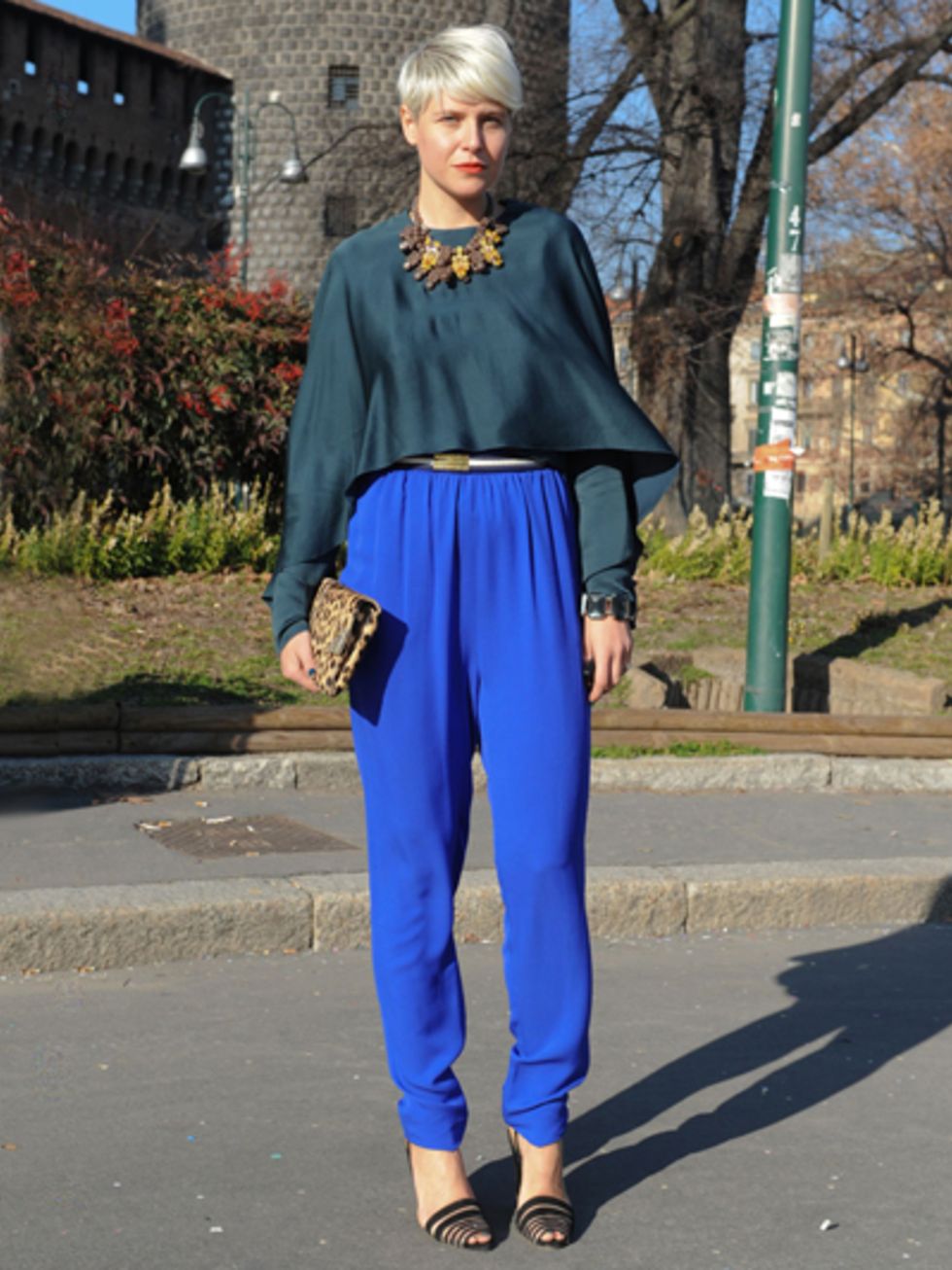 Blue, Sleeve, Style, Street fashion, Electric blue, Cobalt blue, Slipper, Active pants, Sandal, sweatpant, 