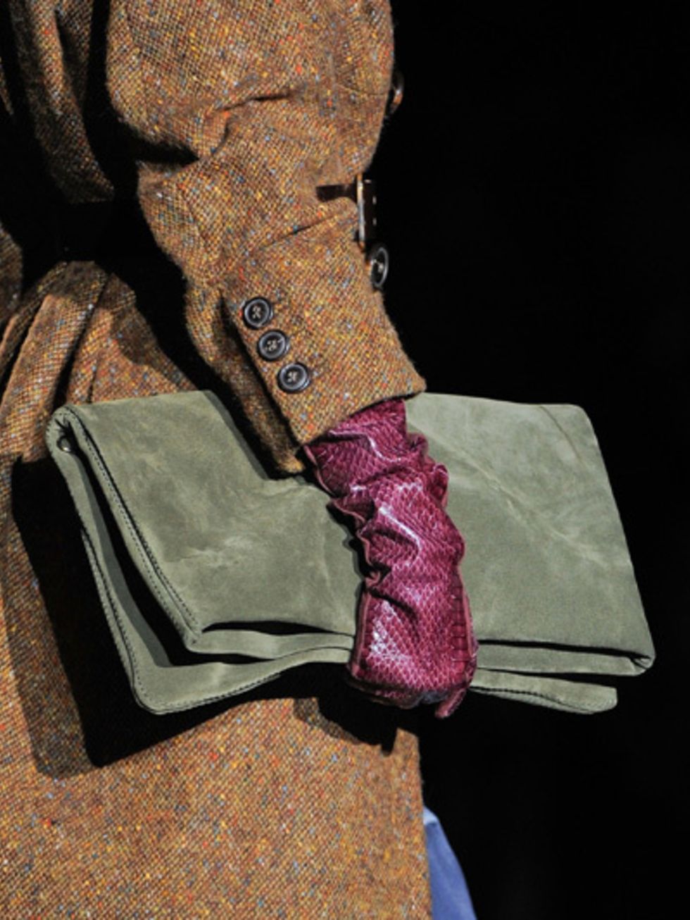 Textile, Pocket, Bag, Wallet, Leather, Maroon, Shoulder bag, Button, Strap, Cuff, 