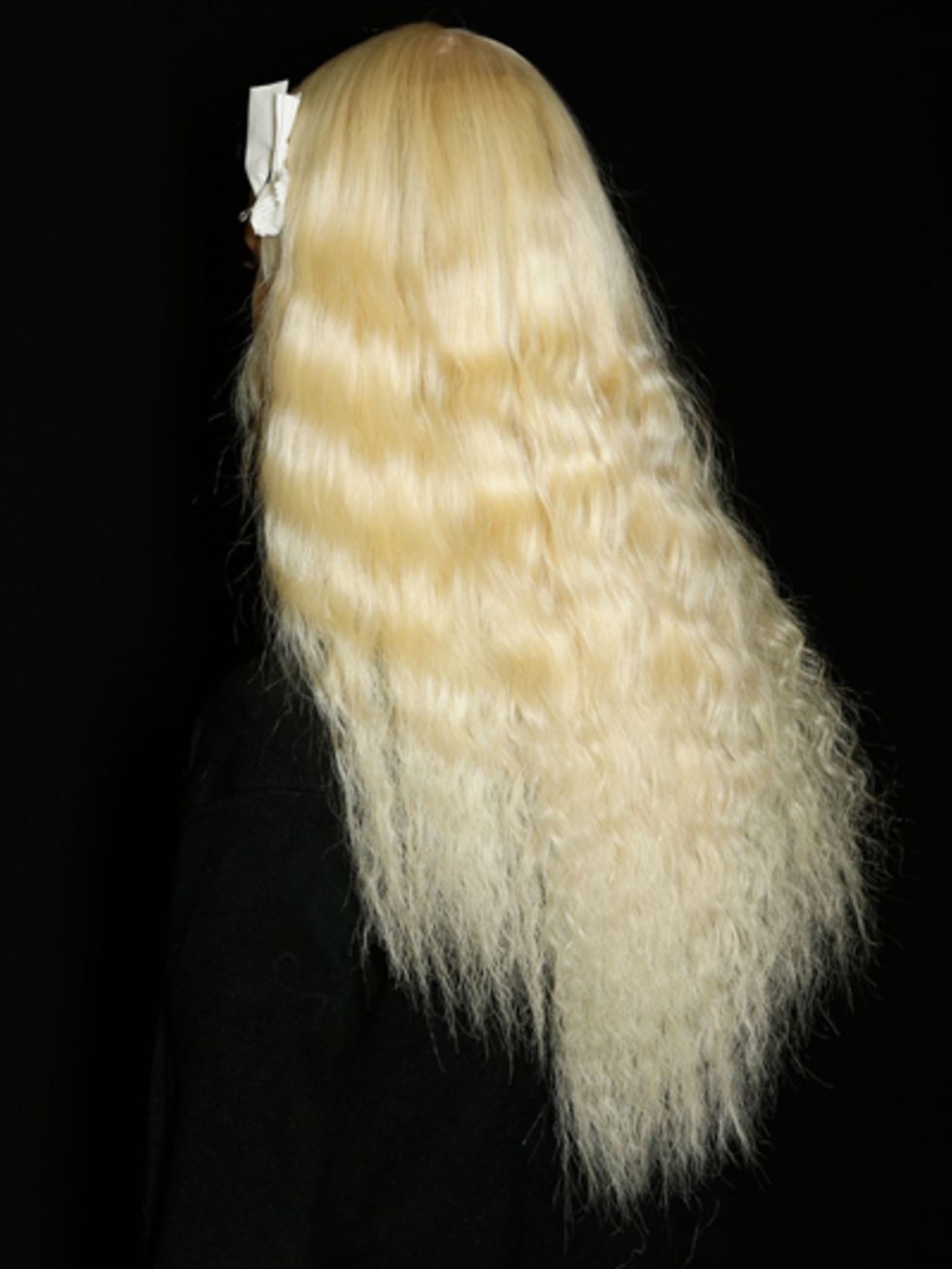 Hairstyle, Darkness, Wig, Blond, Beige, Fur, Long hair, Artificial hair integrations, Fur clothing, Natural material, 