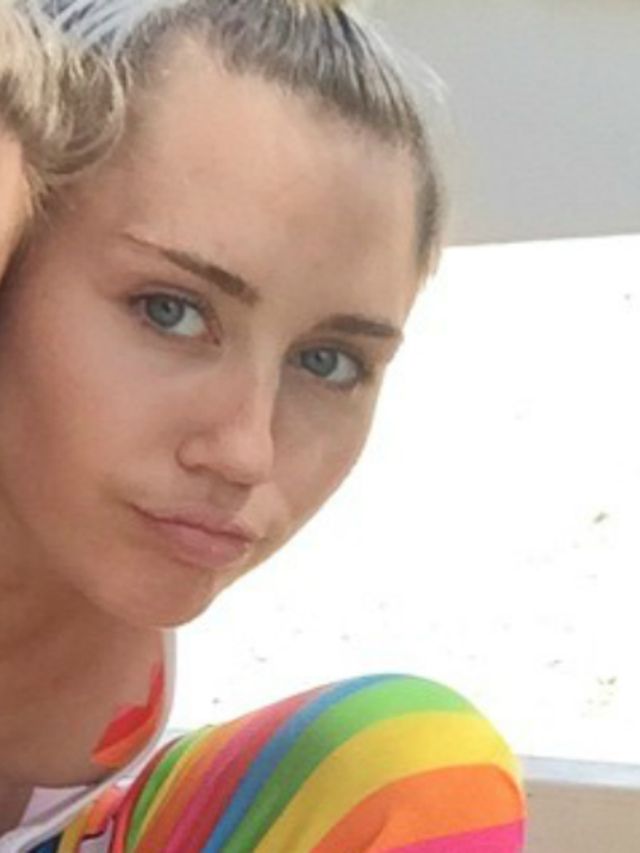 Miley-Cyrus-vriendin-Stella-Maxwell-klapt-uit-de-school