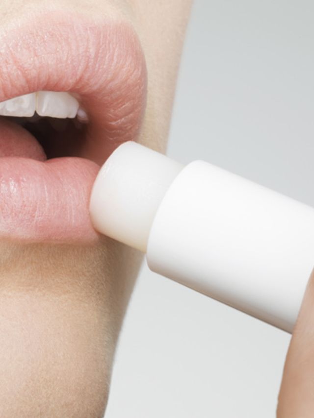 Waarom-lippenbalsem-juist-NIET-goed-voor-je-lippen-is-tijdens-de-koude-dagen