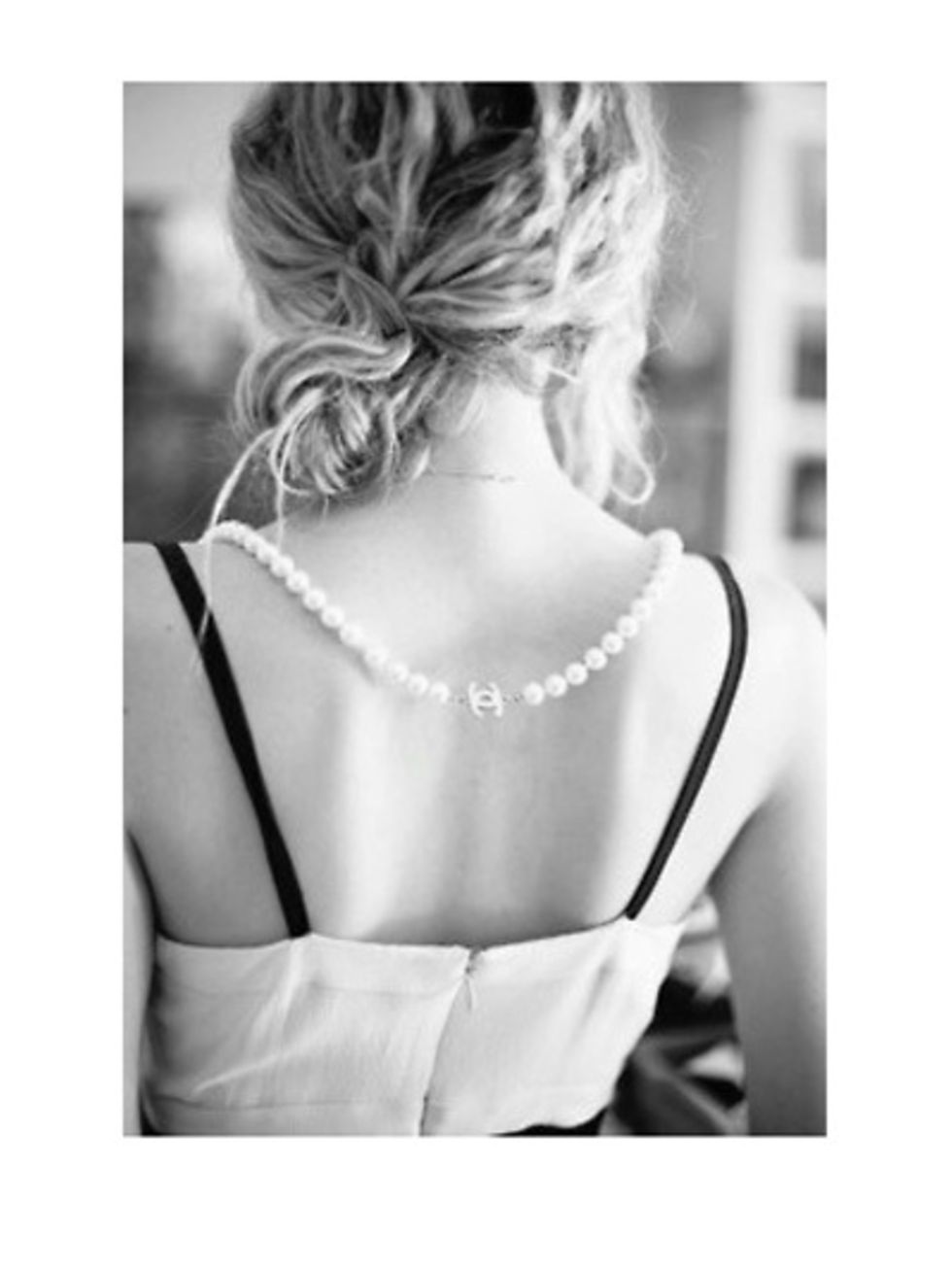 Clothing, Hairstyle, Shoulder, Joint, Style, Jewellery, Neck, Blond, Monochrome photography, Black-and-white, 