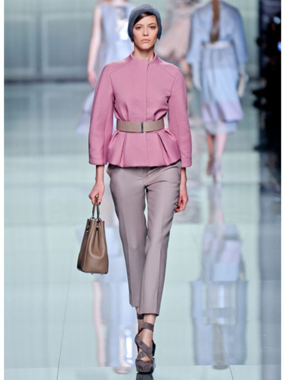 Sleeve, Shoulder, Joint, Outerwear, Style, Fashion show, Pink, Fashion model, Fashion accessory, Bag, 