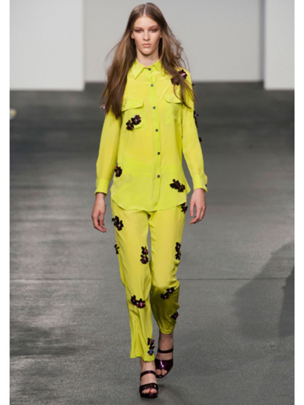 Clothing, Footwear, Yellow, Sleeve, Shoulder, Fashion show, Joint, Shoe, Outerwear, Style, 