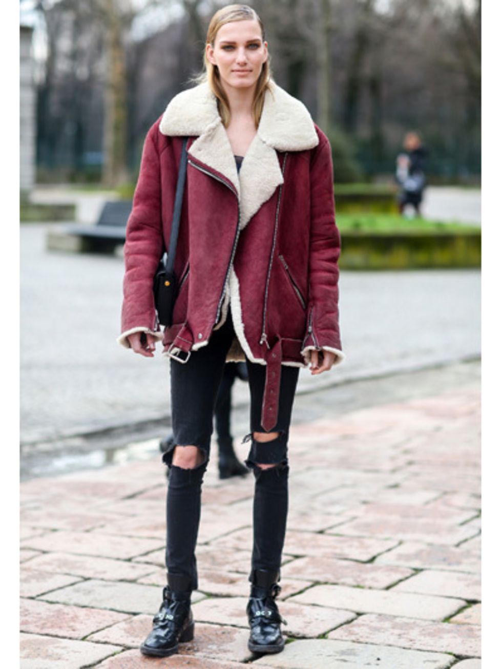 Clothing, Textile, Joint, Outerwear, Winter, Boot, Style, Street fashion, Knee, Fashion model, 