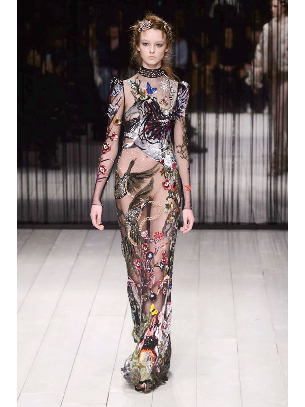 <p>Alexander McQueen a/w 2016</p><p><i>Free as a bird!</i> Vogels zijn het it-dier komende winter; een seizoen waarin je - toeval? - qua trends misschien wel vrijer kunt zijn dan ooit tevoren.</p>