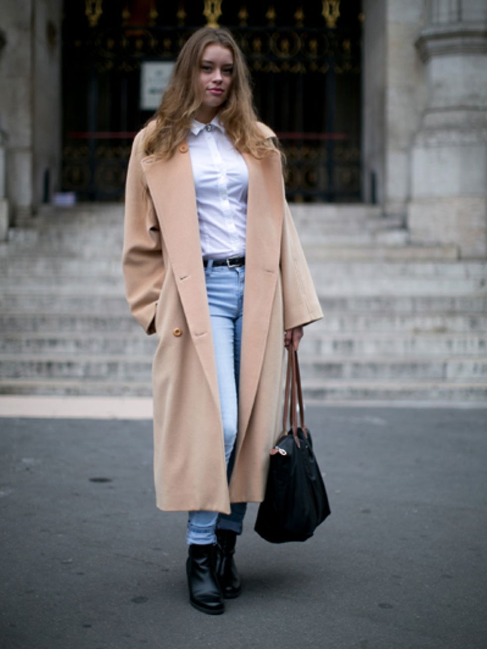 Clothing, Sleeve, Coat, Textile, Outerwear, Collar, Bag, Style, Street fashion, Overcoat, 