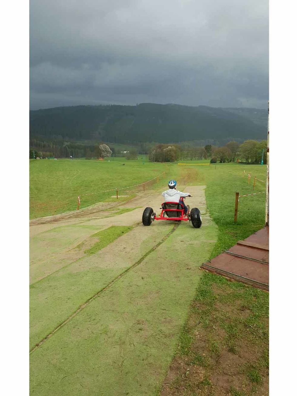 Grass, Agricultural machinery, Plain, Landscape, Field, Grassland, Land lot, Farm, Rural area, Pasture, 