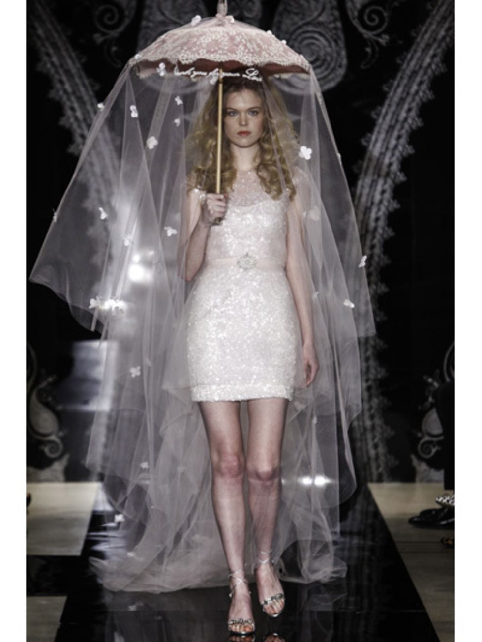 Clothing, Shoulder, Bridal veil, Dress, Bridal clothing, Textile, Bridal accessory, Veil, Style, Wedding dress, 