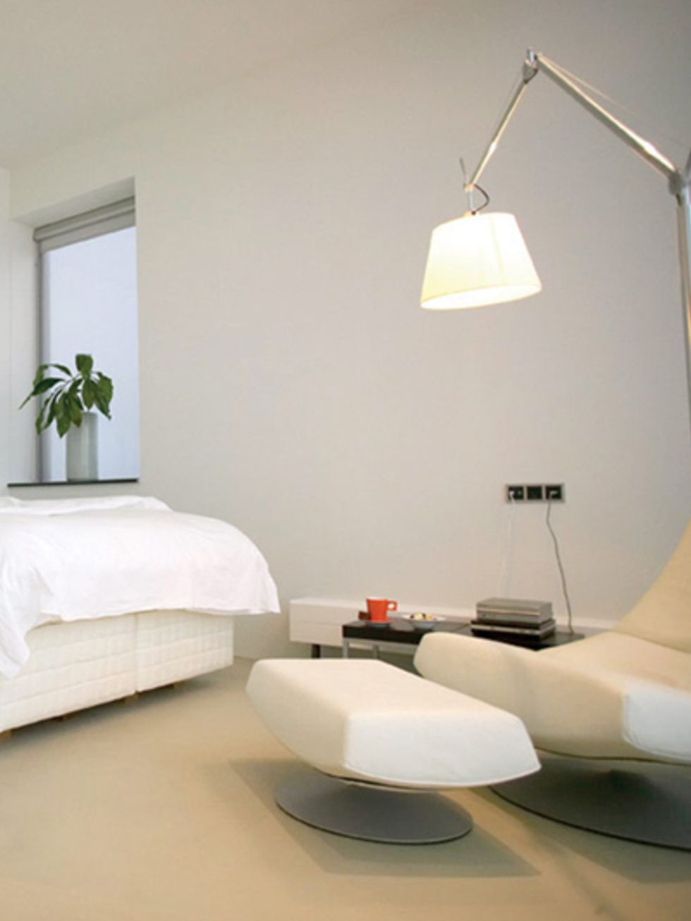Room, Interior design, Wall, Floor, Interior design, Lampshade, Light fixture, Bed, Lighting accessory, Linens, 