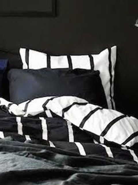 Metalen lijn constante Besmettelijk 10 stijlvolle zwarte slaapkamers
