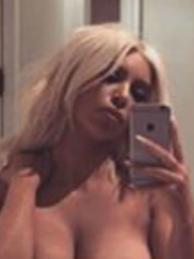 Kim-Kardashian-heeft-zojuist-een-COMPLEET-NAAKTE-selfie-geplaatst