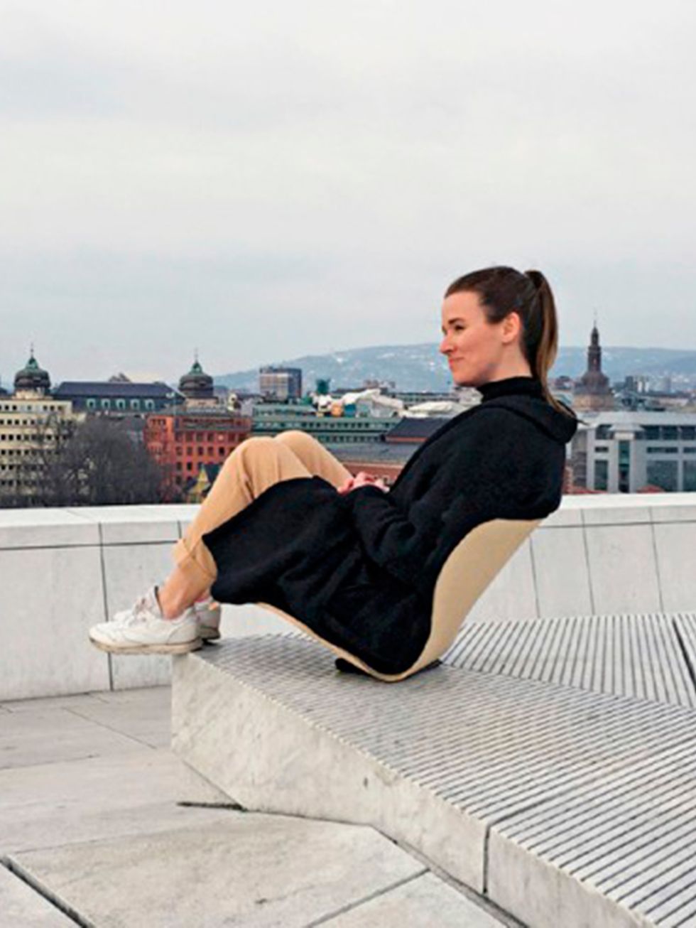 Shoulder, Comfort, Sitting, Knee, Black hair, Street fashion, Roof, Foot, Ankle, Photo shoot, 