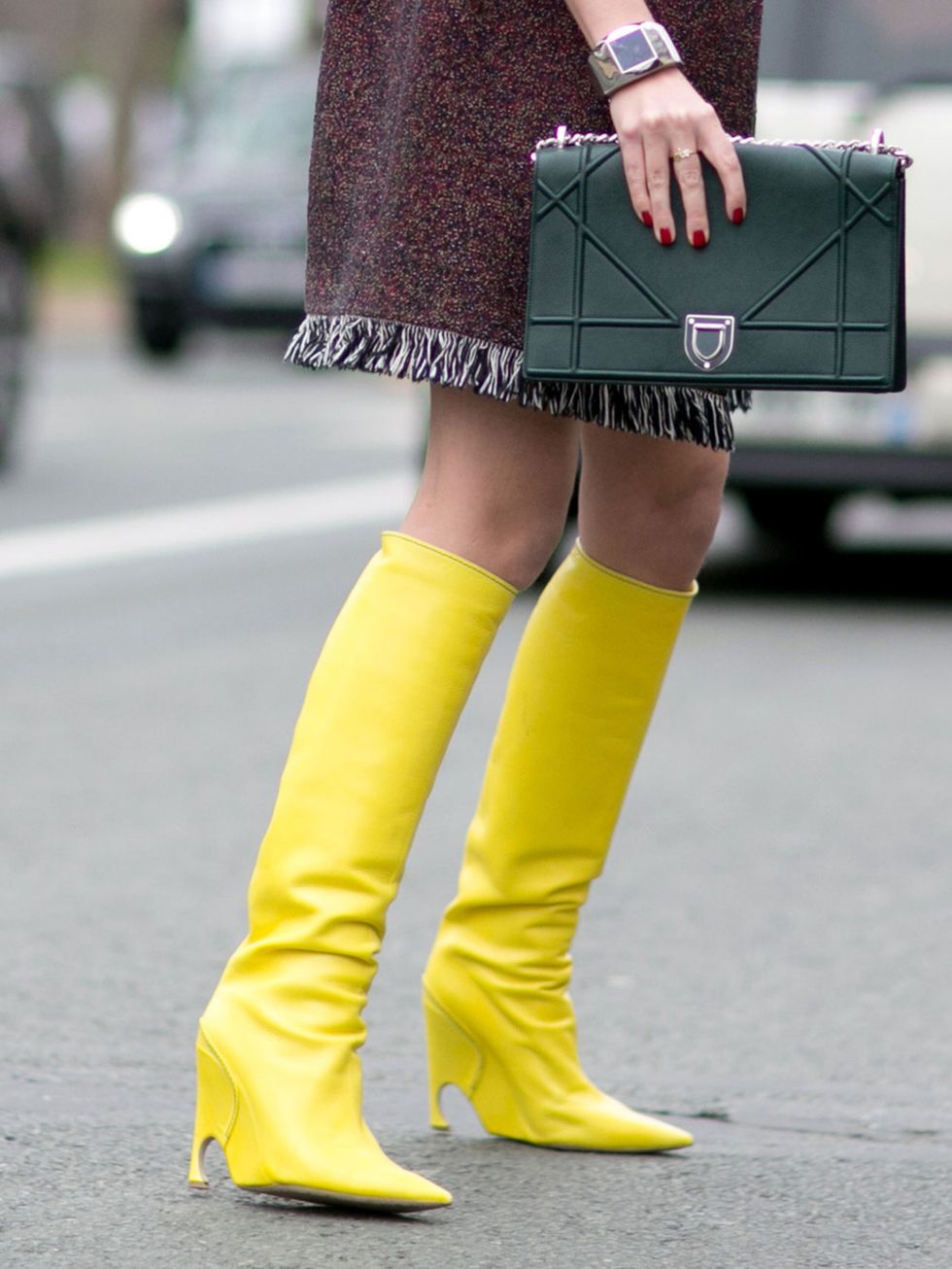 Yellow, Human leg, Textile, Joint, Outerwear, Style, Street fashion, Knee, Boot, Fashion, 