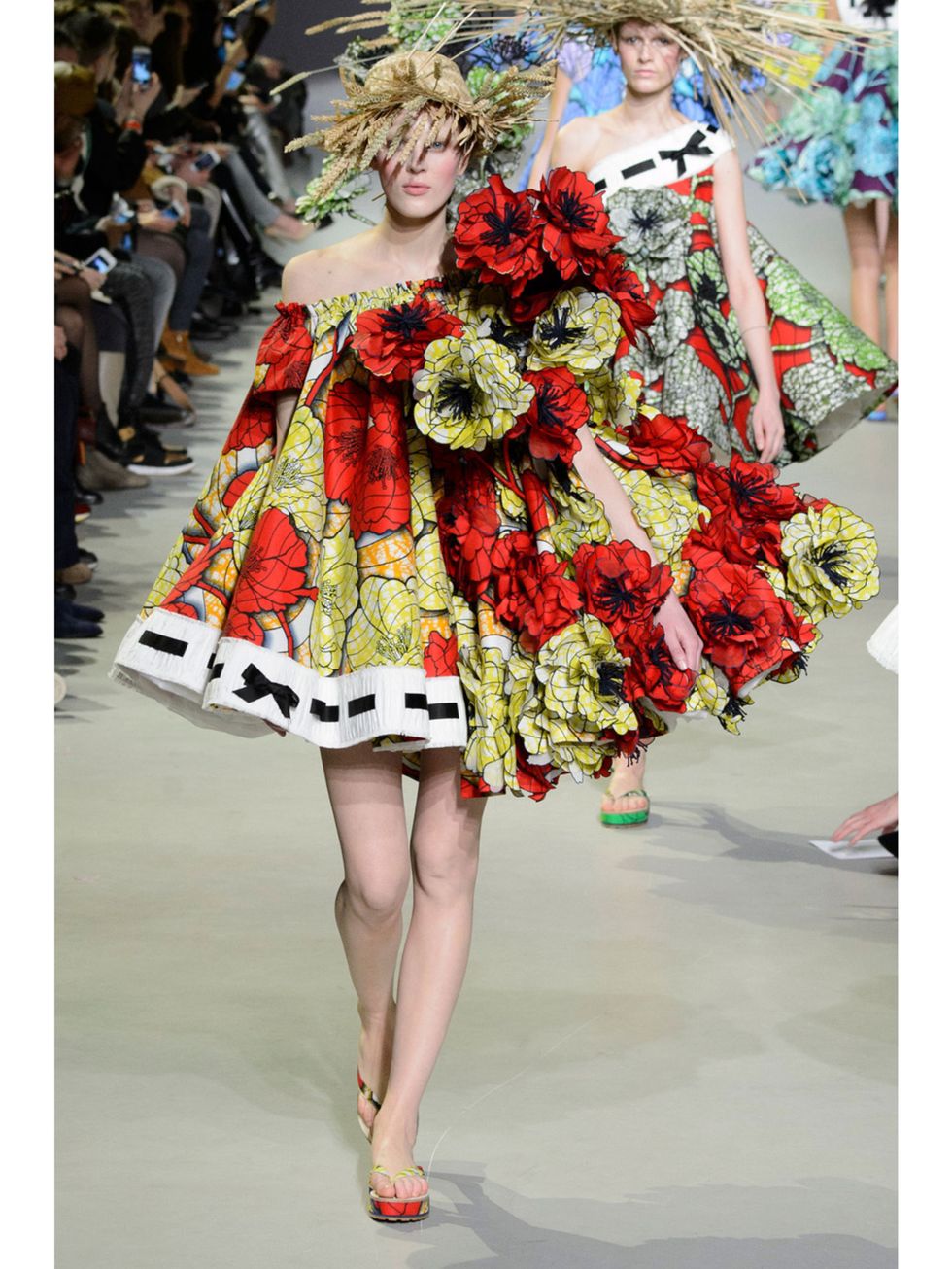 Human leg, Red, Dress, Petal, Bouquet, One-piece garment, Fashion, Fashion model, Cut flowers, Youth, 