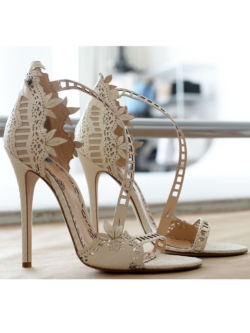 Natural material, Sandal, Beige, Metal, Bridal shoe, High heels, Silver, Foot, 