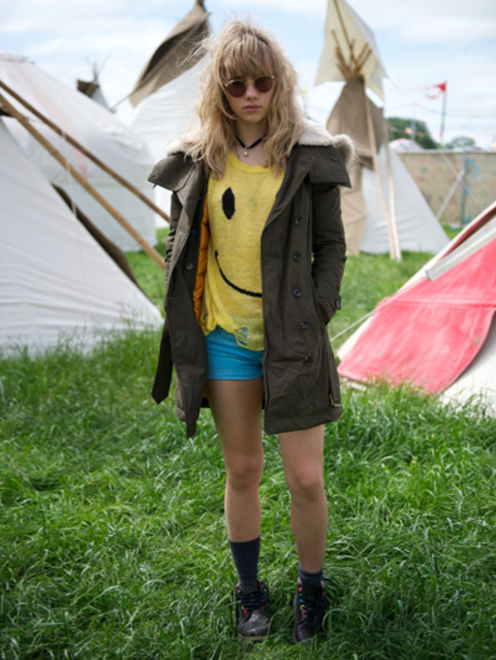 Style, Boot, Sunglasses, Bag, Wing, Blond, Long hair, Tent, Fictional character, Costume, 