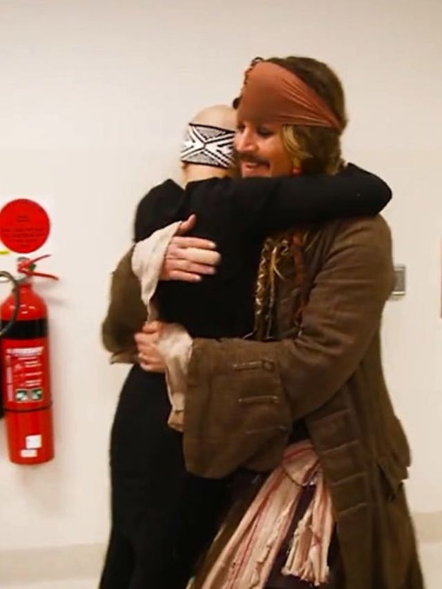 Video-Johnny-Depp-bezocht-een-kinderziekenhuis-als-Jack-Sparrow