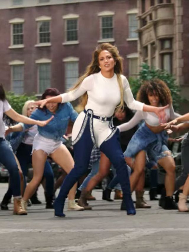 Jennifer-Lopez-vertelt-je-hoe-het-is-om-te-dansen-op-Rihanna-s-Manolo-laarzen
