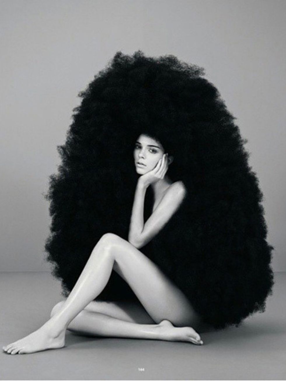 Hairstyle, Style, Sitting, Black hair, Fashion, Knee, Fur, Photography, Foot, Natural material, 