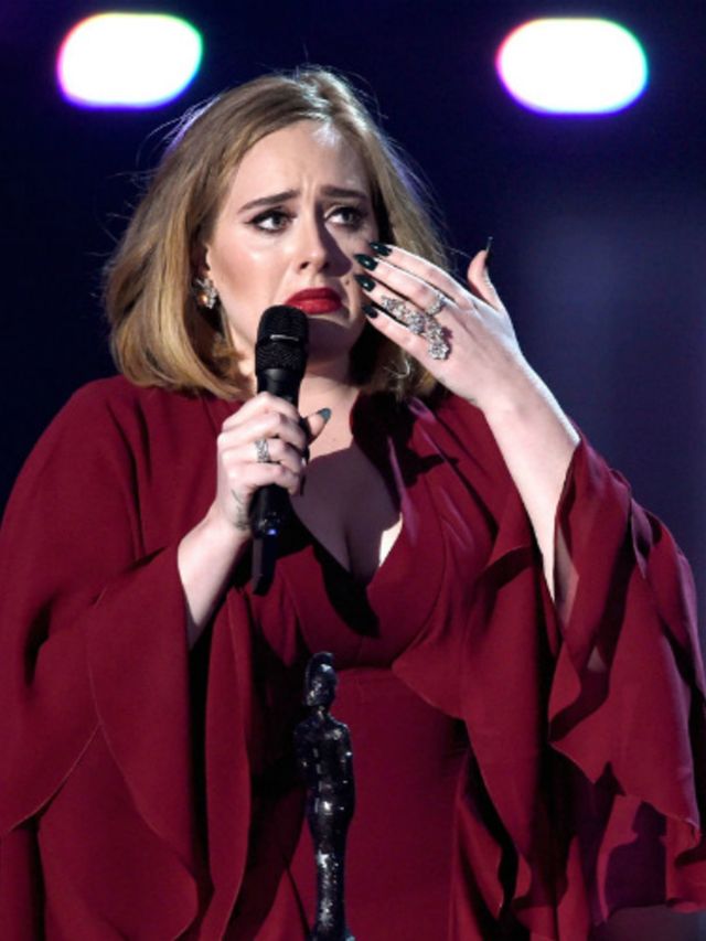 Adele-barst-in-tranen-uit-tijdens-de-Brit-Awards