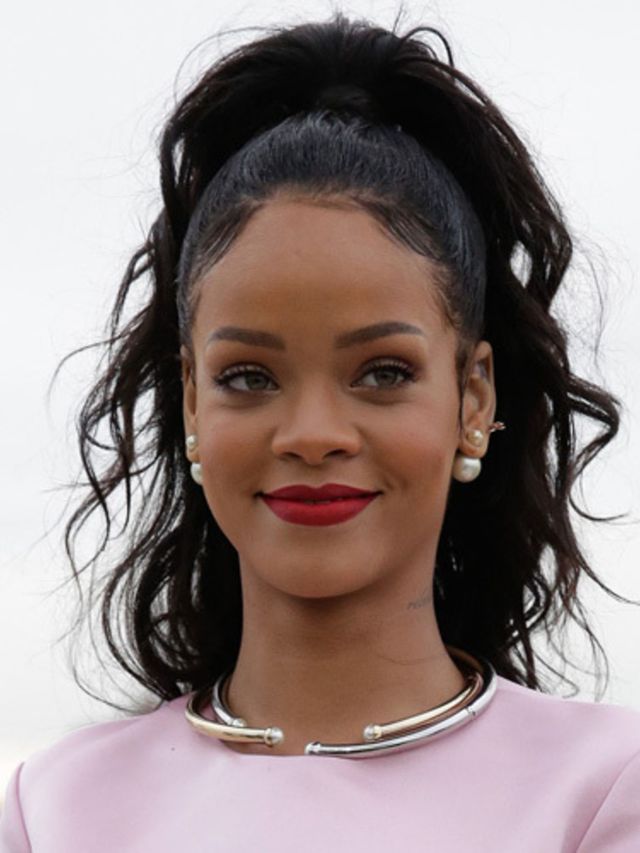 Rihanna-gaat-EINDELIJK-eigen-kleren-maken