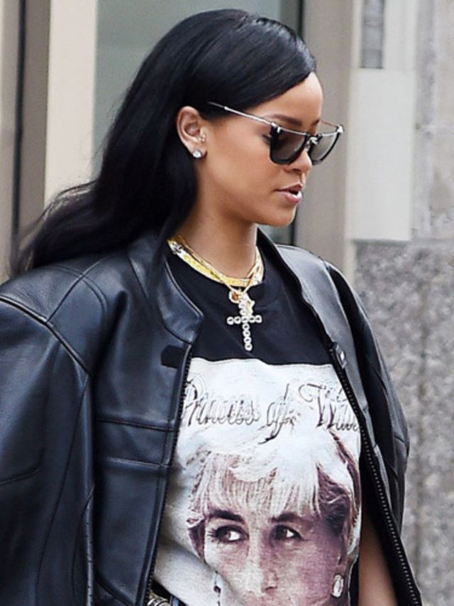 Hot-or-not-Zo-zien-Rihanna-s-Manolo-boots-er-op-straat-uit