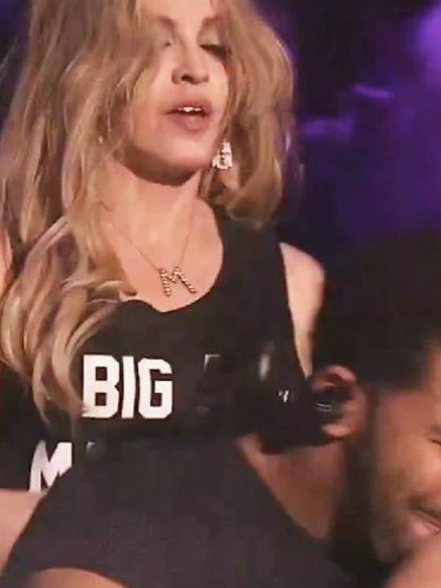 Ongemakkelijk-Madonna-kust-Drake-op-het-podium-Coachella