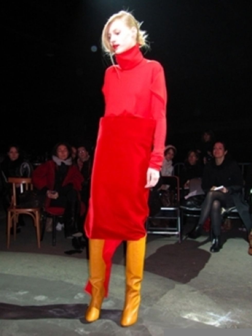 Footwear, Leg, Fashion show, Human body, Event, Shoulder, Joint, Outerwear, Runway, Red, 