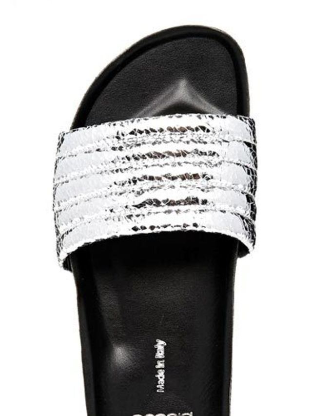 Deze-slippers-wil-je-nu-kopen-voor-de-zomer