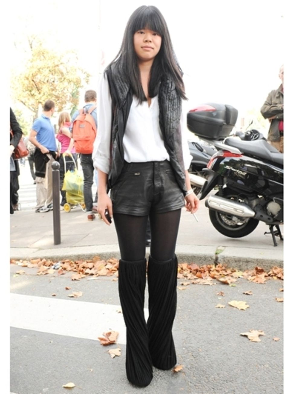 Clothing, Trousers, Motorcycle, Textile, Outerwear, Style, Fender, Denim, Street fashion, Leather, 