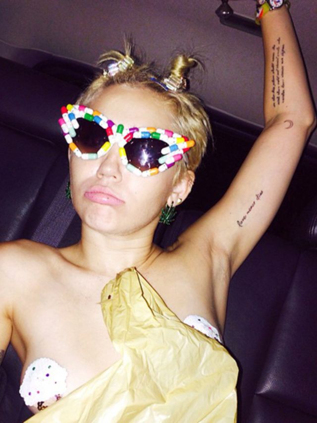 Miley-Cyrus-en-haar-tepelplakkers-gingen-naar-Alexander-Wangs-afterparty