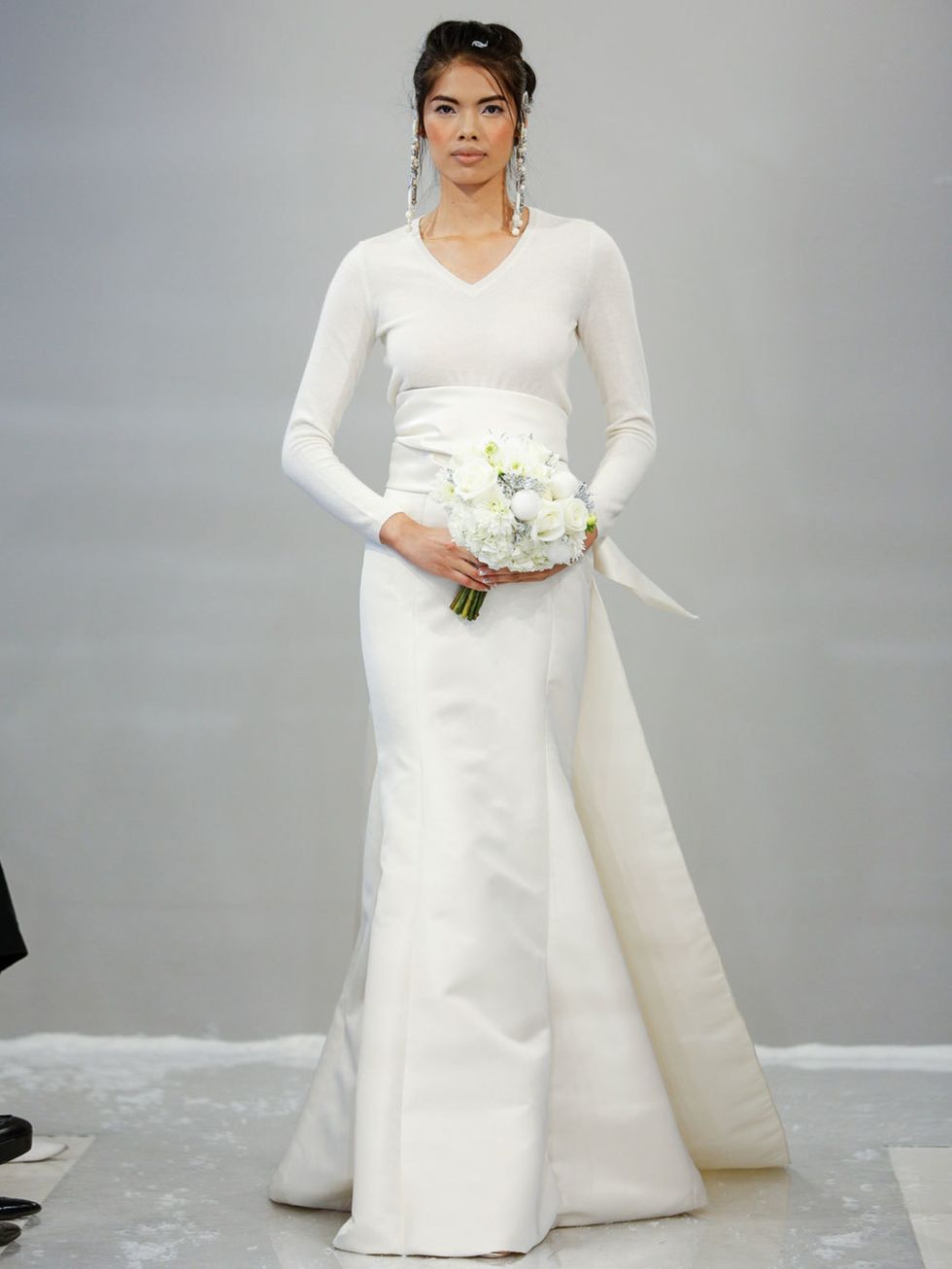Bridal clothing, Shoulder, Textile, Photograph, Joint, White, Gown, Bride, Wedding dress, Elbow, 