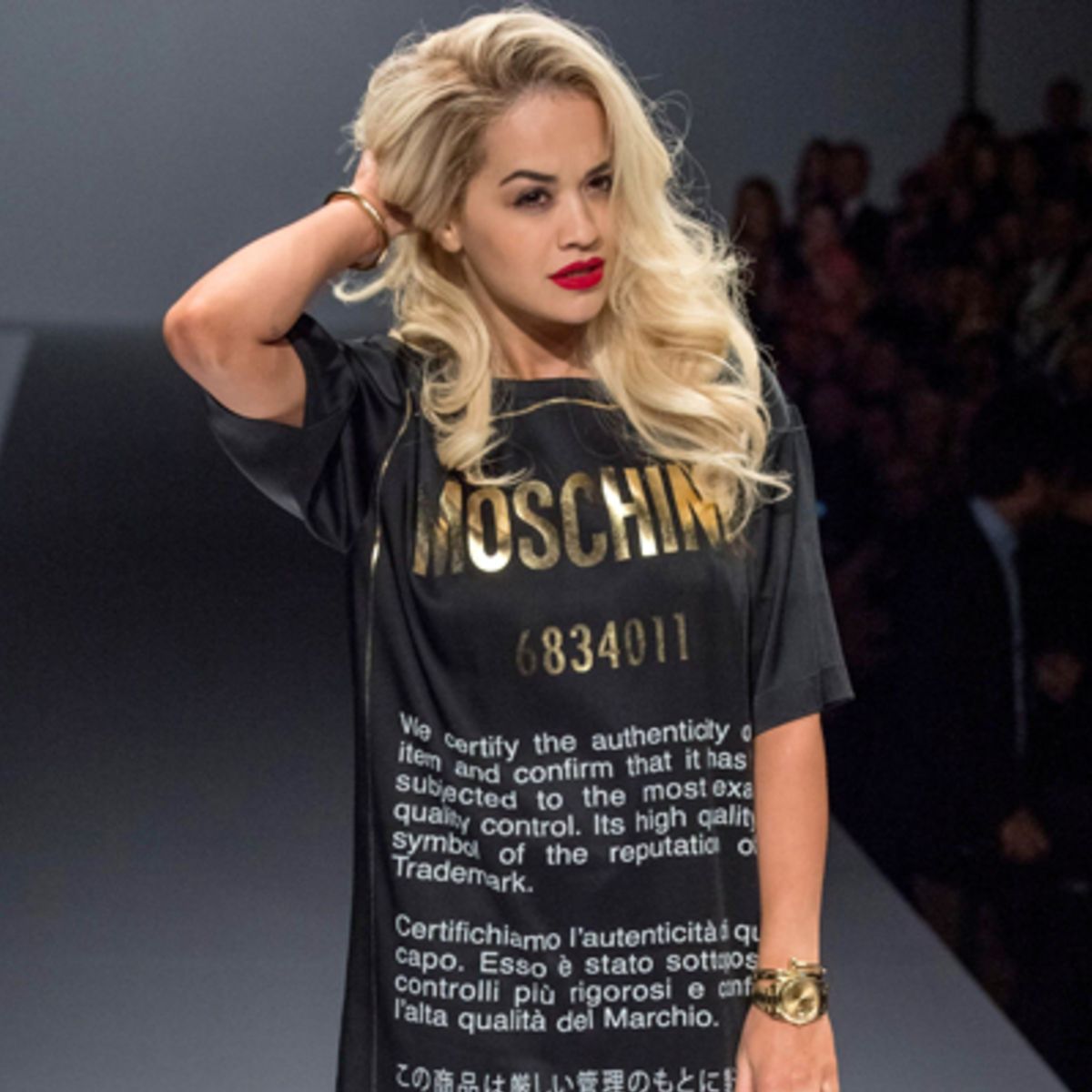 Rita Ora en Katy Perry op de catwalk van Moschino