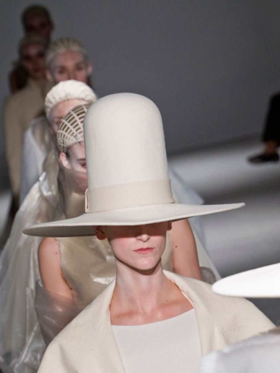 Hat, Headgear, Costume accessory, Fashion, Sun hat, Blazer, Fashion design, Fashion model, Costume hat, Model, 