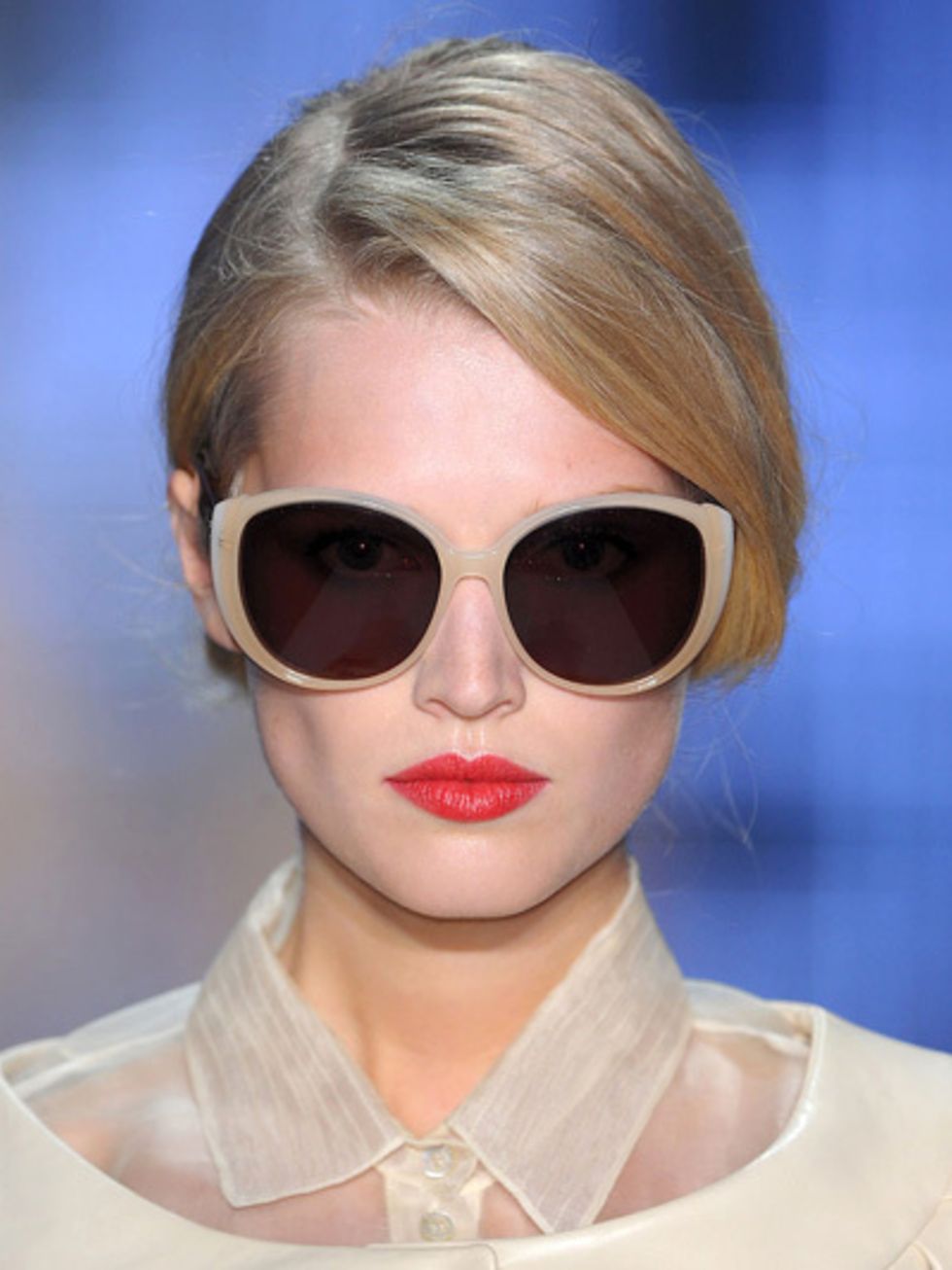 Eyewear, Glasses, Vision care, Lip, Goggles, Hairstyle, Chin, Forehead, Sunglasses, Collar, 