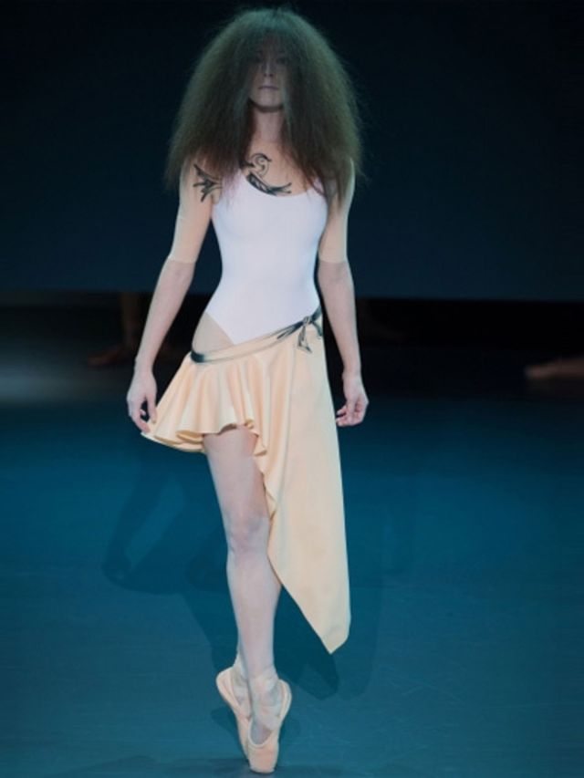 De-ballerina-s-van-Viktor-Rolf-Parijs-Couture-Week