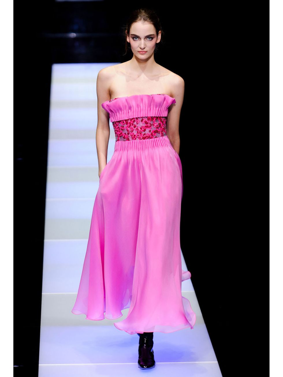 Dress, Shoulder, Magenta, Fashion model, One-piece garment, Pink, Formal wear, Style, Waist, Day dress, 