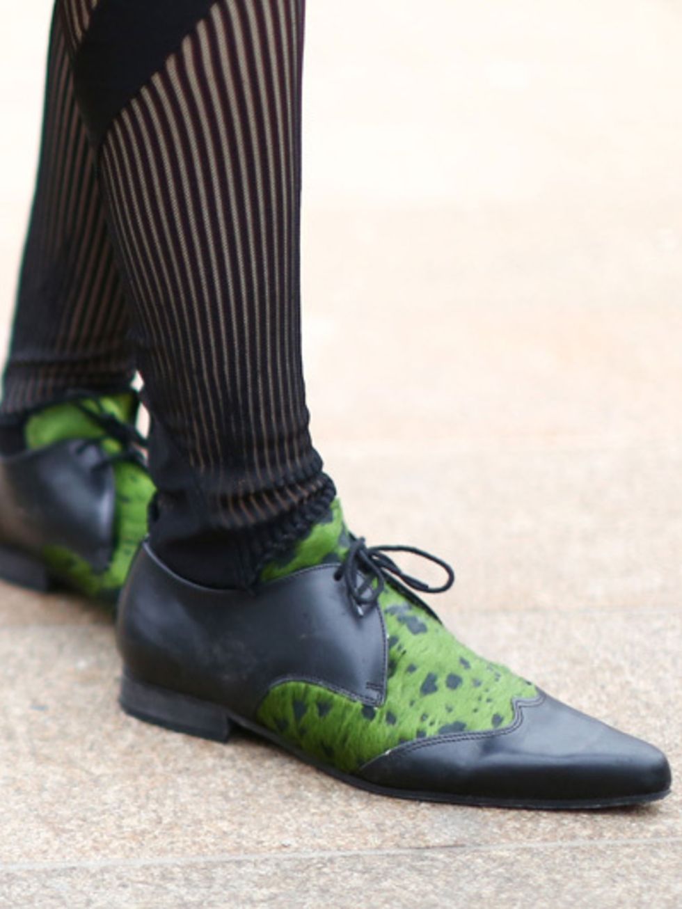 Footwear, Green, Human leg, Style, Fashion, Black, Teal, Grey, Sock, Calf, 
