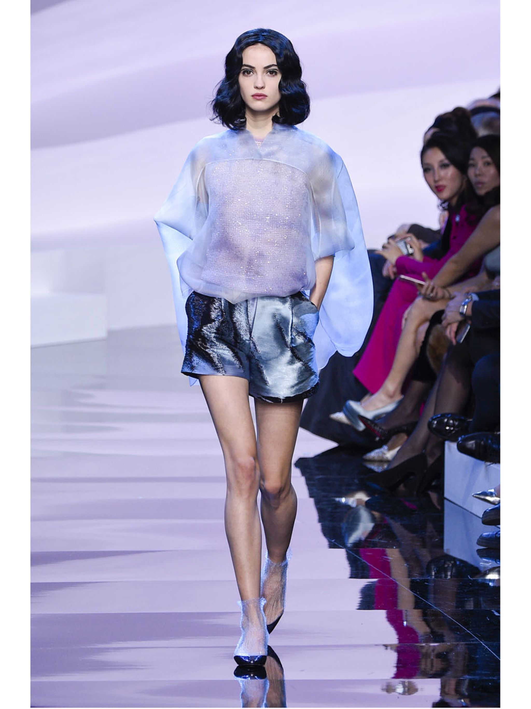Strak Draak optie Giorgio Armani is heel stellig: lila is de kleur van Haute Couture s/s 2016
