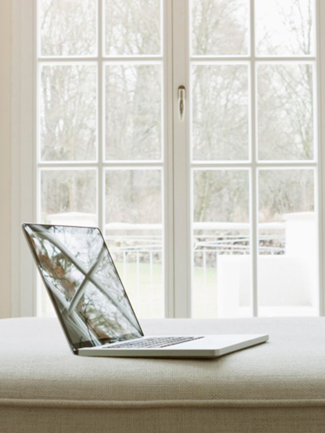 Window, Product, Room, Interior design, Glass, Laptop part, Daylighting, Laptop, Linens, Office equipment, 