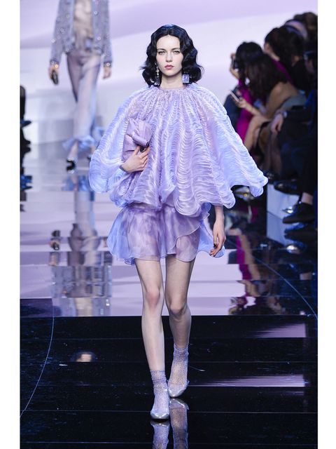 precedent Fantasierijk Uiterlijk Giorgio Armani is heel stellig: lila is de kleur van Haute Couture s/s 2016