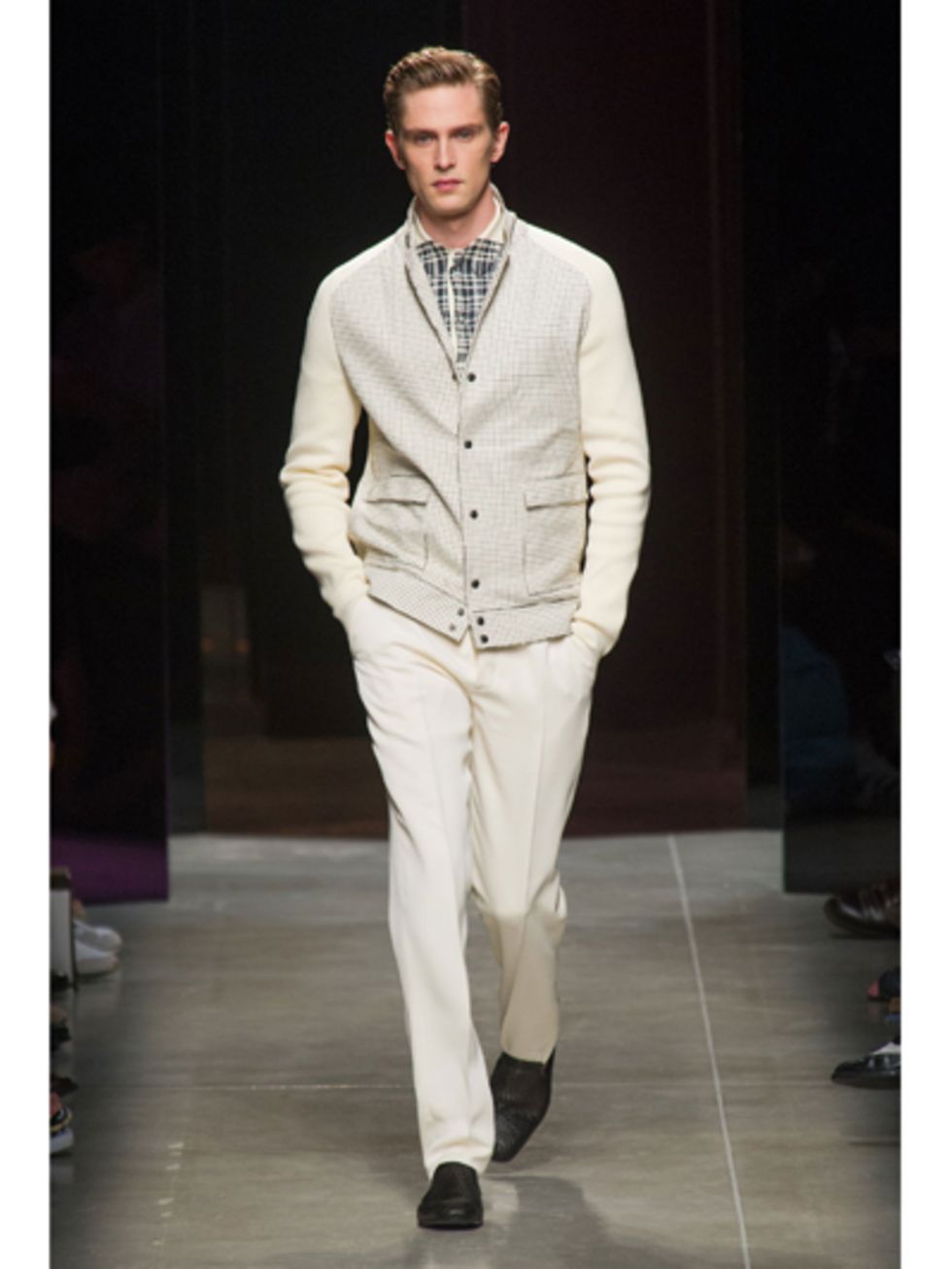 Sleeve, Collar, Shoulder, Outerwear, Standing, Formal wear, Style, Fashion show, Fashion model, Suit trousers, 