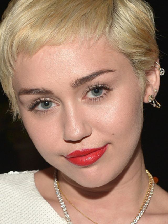 Video-Miley-Cyrus-paaldanst-in-bikini
