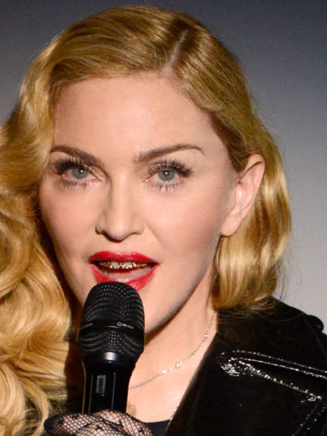 Madonna-s-bruidsjurk-is-voor-bijna-een-ton-verkocht