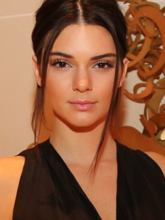 Kendall-Jenner-klapt-uit-de-school