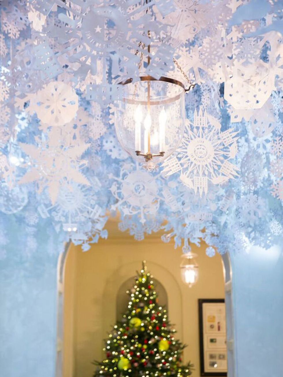 Blue, Lighting, Interior design, Christmas decoration, Light fixture, Interior design, Ceiling, Wall, Lighting accessory, Ceiling fixture, 