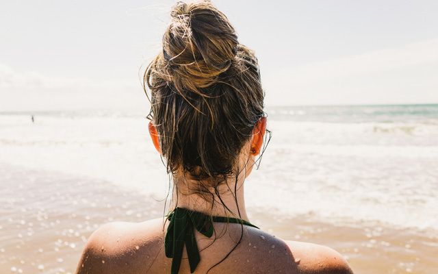 Hairstyle, Summer, Back, People in nature, Vacation, Ocean, Beach, Neck, Brown hair, Sunlight, 
