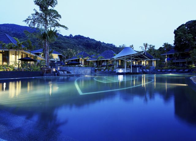 Reflection, Swimming pool, Resort, Mountain range, Real estate, Hill, Resort town, Hill station, Seaside resort, Hotel, 